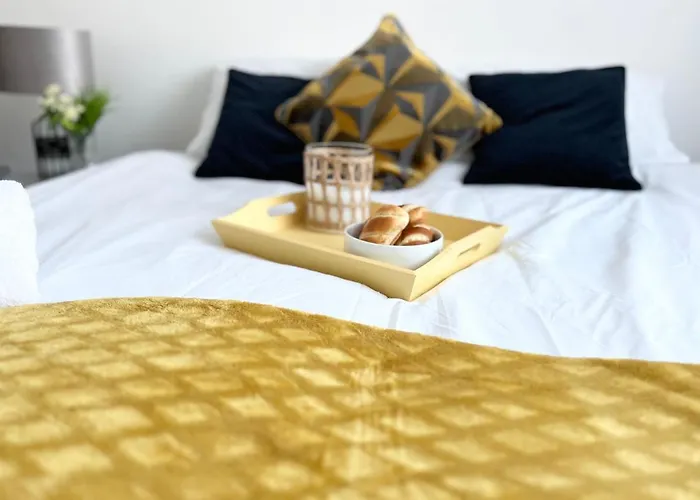 3 Cosy Homes Walking Distance To Mall With Parking Available To Book Separately 3 Bed House Or 1 Bed Apartment Or Studio